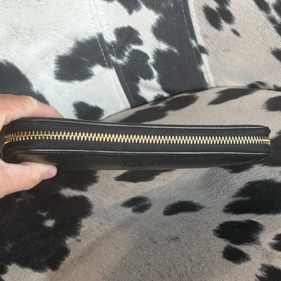 Tory Burch Black Leather Zip Around Wallet - Picture 4 of 16